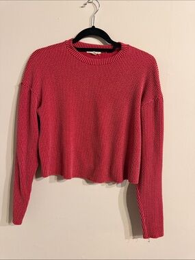 Cropped Textured Knit Crewneck Top